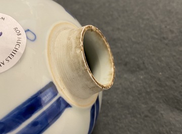 A Chinese blue and white covered tea caddy, Kangxi